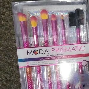 Moda Brush Set New.